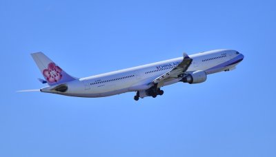 China Airlines A330-300, B-18352 Retracting Gears