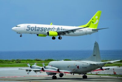 Solaseed B-737/800, JA808X Landing On Top of an AF P3