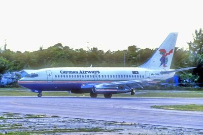 Cayman Airways B-737/200, VR-CNN, Reversing