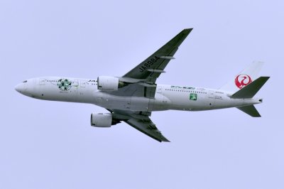 JAL's B-777/200, JA8984