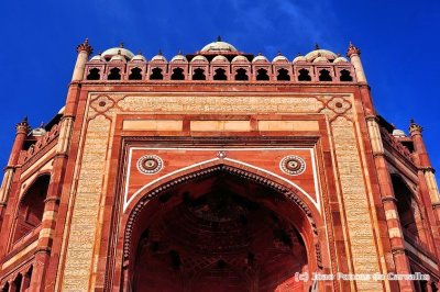 Akhbar's Great Mosque,  A Promise To A Saint And Friend