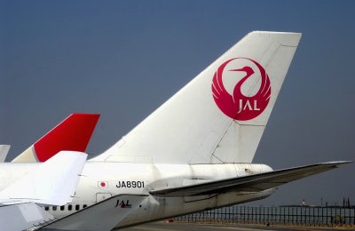 Tale of Two Tails, JAL B747/400, JA8901
