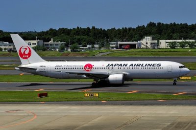 JAL B-767/300: Flying on a Typhoon