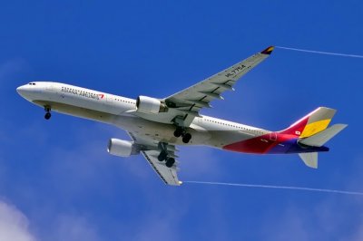 ASIANA A330-300 HL7754 Aproaching After Typhoon