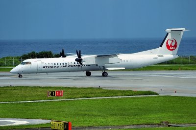 JAL/RAC - DHC-8, JA82RC