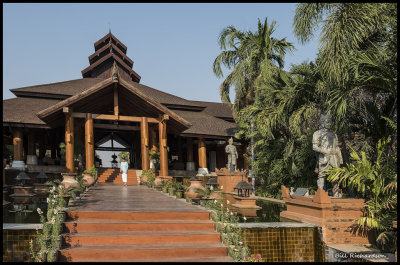 Bagan Palace resort entrance.jpg