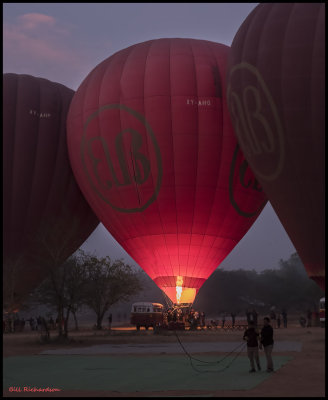 Bagan balloon ride upright.jpg