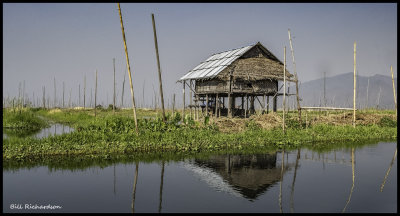 Inle Lake farmers house.jpg