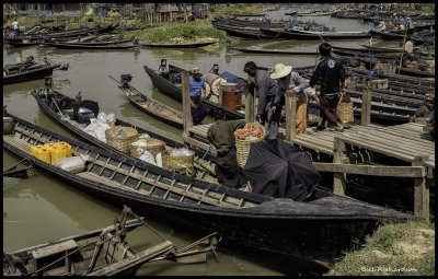 Inle Lake market loading.jpg