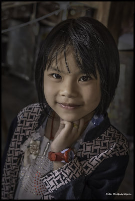 Inle Lake market cute girl.jpg