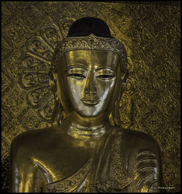 Schwedagon pagoda, Yangon gold Buddhas closeup.jpg