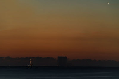 D52_5260_FindingTheMoon.jpg