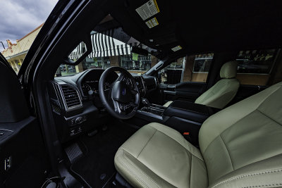 D53_1751_LookingInTheDriversDoor.jpg