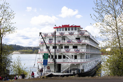 26. Pulled onto the beach at Kalama to offload for a visit to Mt. St. Helens.