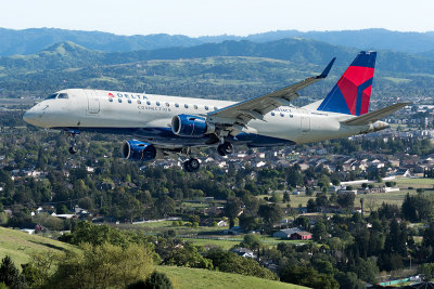 Delta Airliner over Santa Clara Valley.jpg