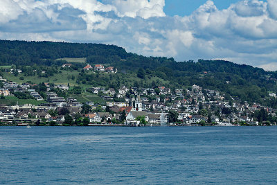 The ferry is approaching the village of Meilen