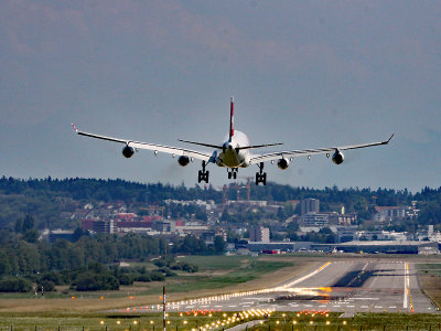 Swiss Airbus A340-300 on short finals runway 14