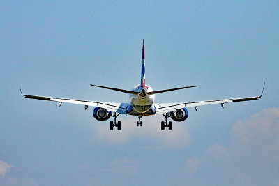 British Airways Embraer 175 approaching runway 14