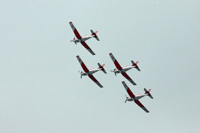 Four PC-7s turning together