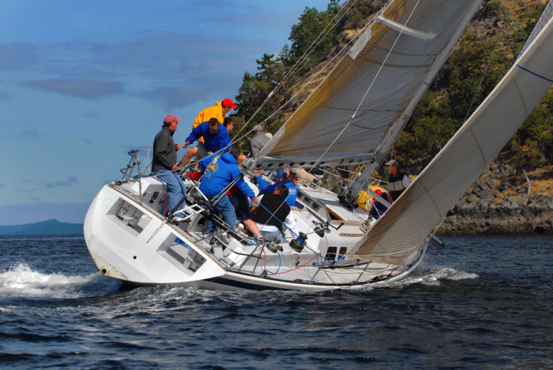 John van den Hengel2010 North Shore Photographic ChallengeRacing to the Mark