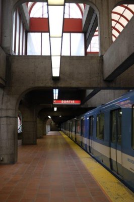 MO__DSF2288.Metro Angrignon