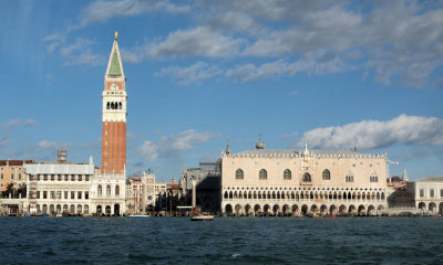Passing the Piazza San Marco and Palzzzo Ducale
