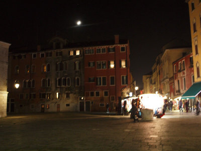 The moon at night in Venice.jpg