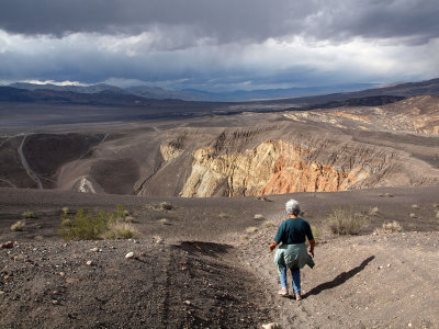 The trail leading to the edge of Ubehebe Crater, Death Valley
