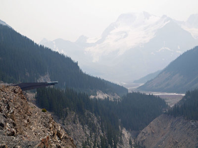 The glacier viewpoint on Tangle Ridge and the valley below