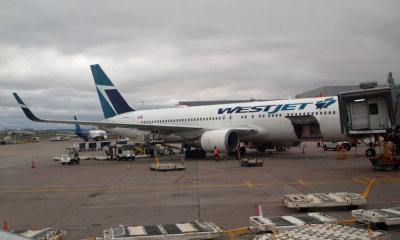 Westjet Boeing 767-338(ER), Toronto Pearson Airport