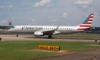 American Airlines  EMBRAER ERJ 190-100 IGW at National Airport