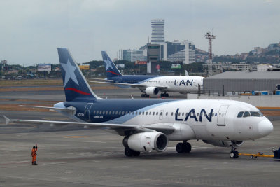 At Gauyaquil airport - LATAM Ecuador Airbus A319-132
