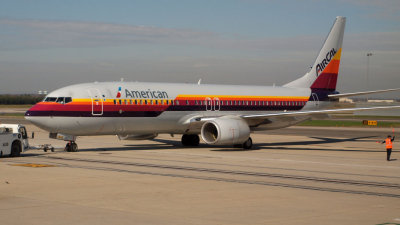 An American Airlines jet in heritage livery at IAD