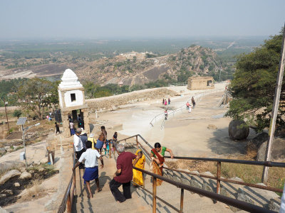 Descending to an intermediate level of Vindhyagiri hill