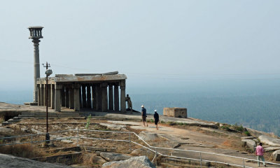 What looks like a hall or shrine on Vidhyagiri hill