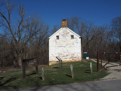 Lockhouse for lock 25 at Edwards Ferry
