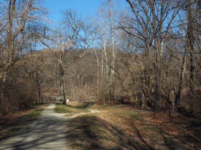 Approach from the south to Catoctin Aqueduct
