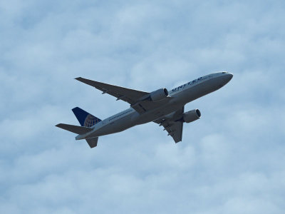 Over the trail - A United Airlines flight into Dulles