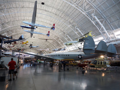 The global flyer and a super constellation, Udvar Hazy Museum
