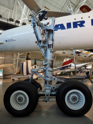 Landing gear bogie for an Airbus 340, Udvar Hazy Muzeum
