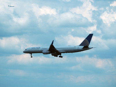 United Boeing 757 on approach to Dulles airport