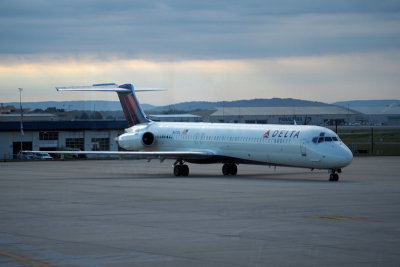 Delta Airliner MD-80 resdy to depart Huntsville, AL