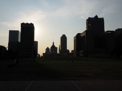 Sunsetm behind the buildings in St. Louis