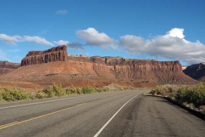 Dramatic formations beside road leaving Needles District, Canyonlands NP