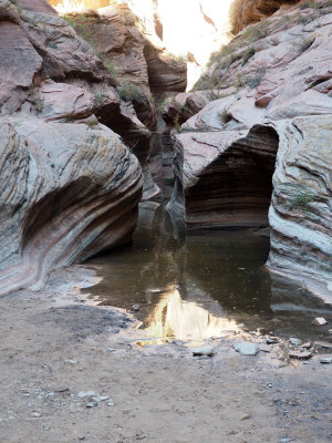 Zion NP - An entrance into a slot like area in Echo Canyon