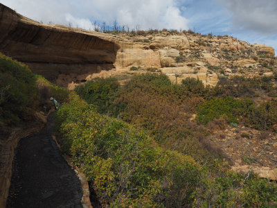 Hiking to Spruce tree house cliff dwelling, Mesa Verde NP