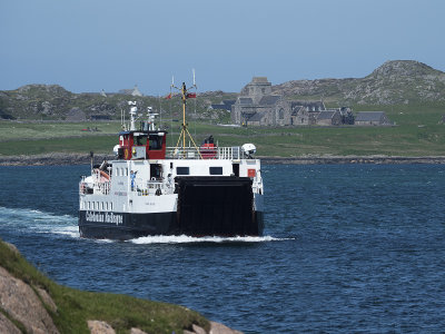 Ferry approaching Fionnphort