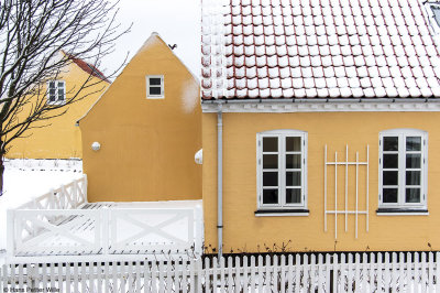 Houses With Early Spring Snow (2590)