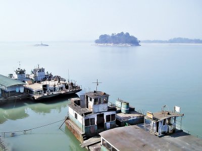 FerryDock-BrahmaputraRiver.JPG