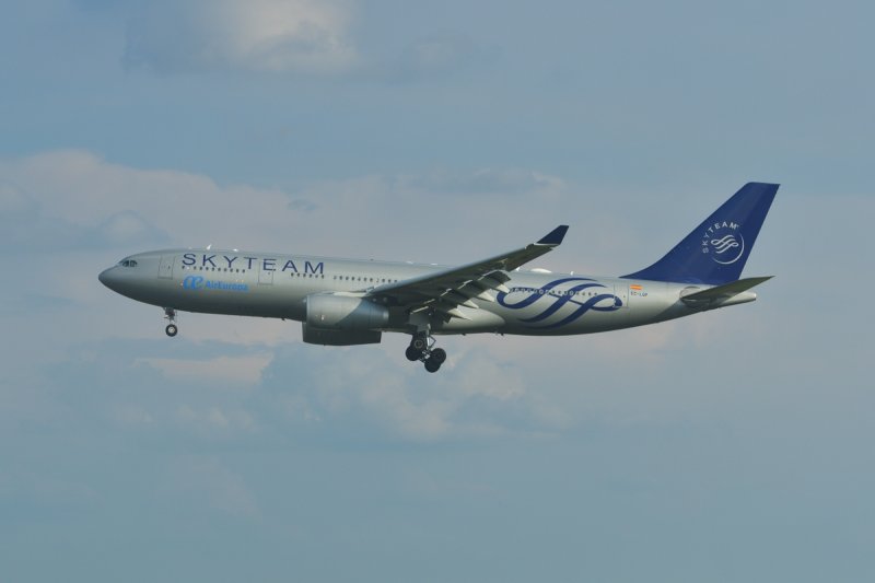 Air Europa Airbus A330-200 EC-LQP Skyteam colours